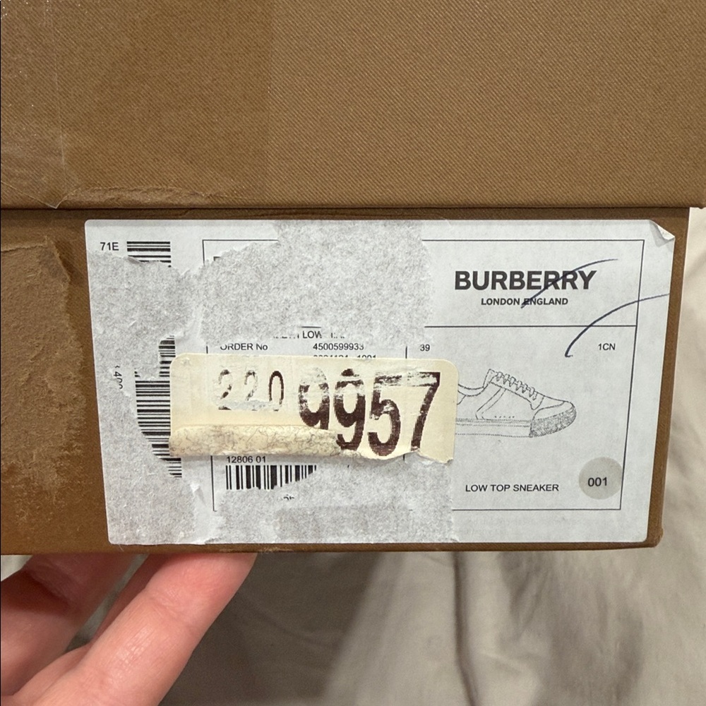 Burberry Black and White Men’s Low-Top Sneakers - Picture 7 of 9